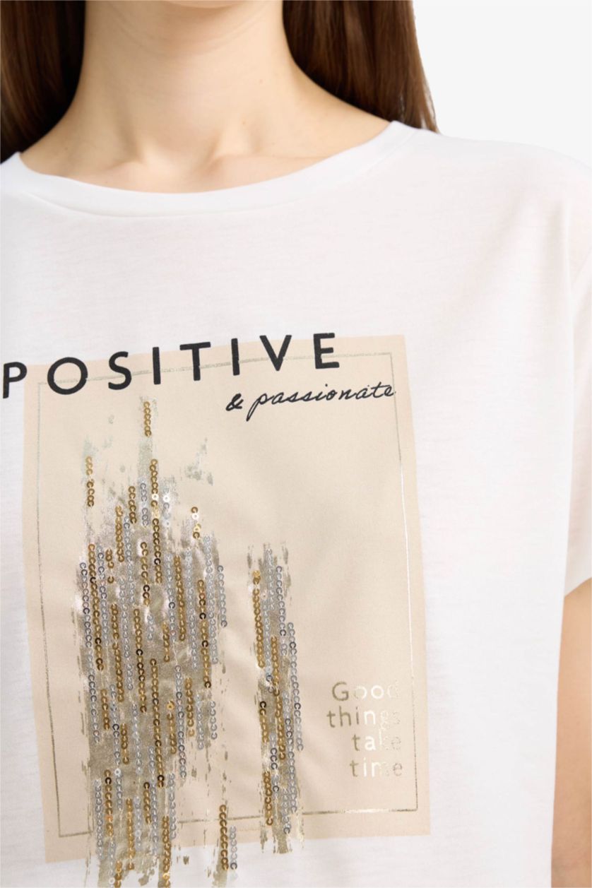 نساء بيج فاتح Regular Fit Crew Neck Printed T-Shirt