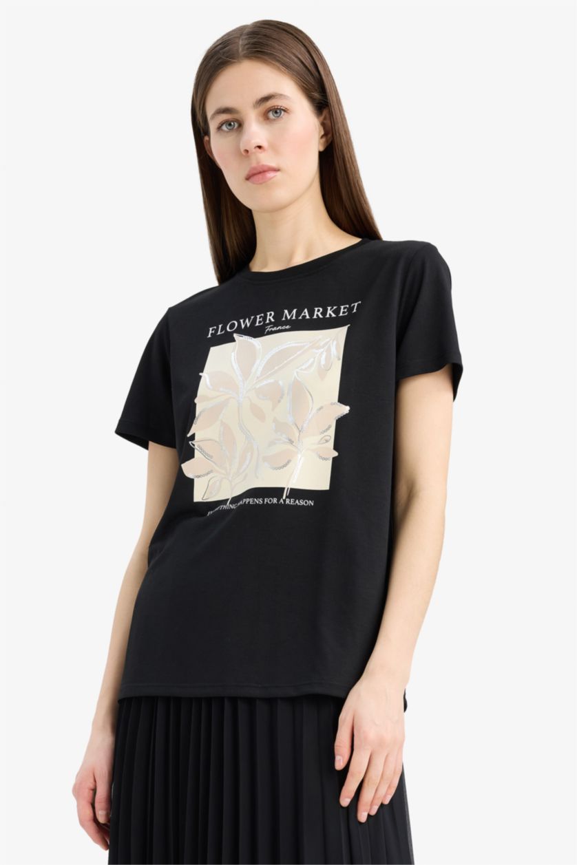Kadın Siyah Regular Fit Bisiklet Yaka Çiçek Baskılı Kısa Kollu Tişört