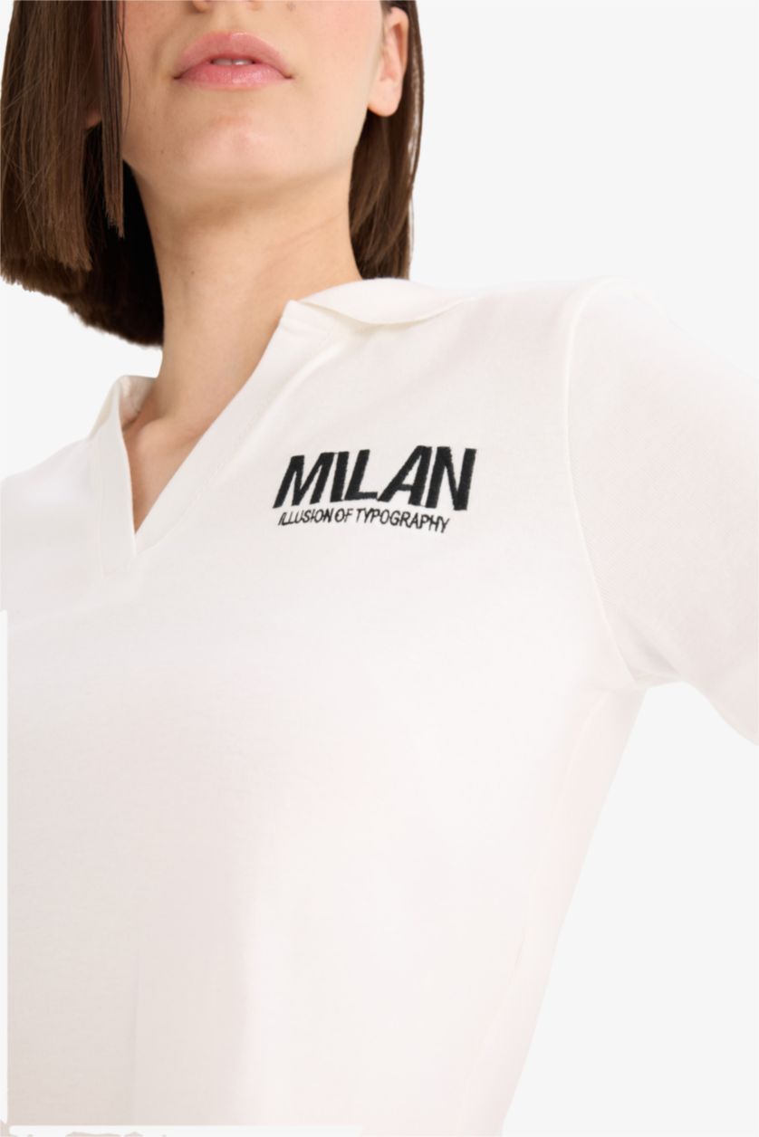 Kadın Ekru Fitted Polo Yaka Nakış Baskılı Modal Kısa Kollu Tişört