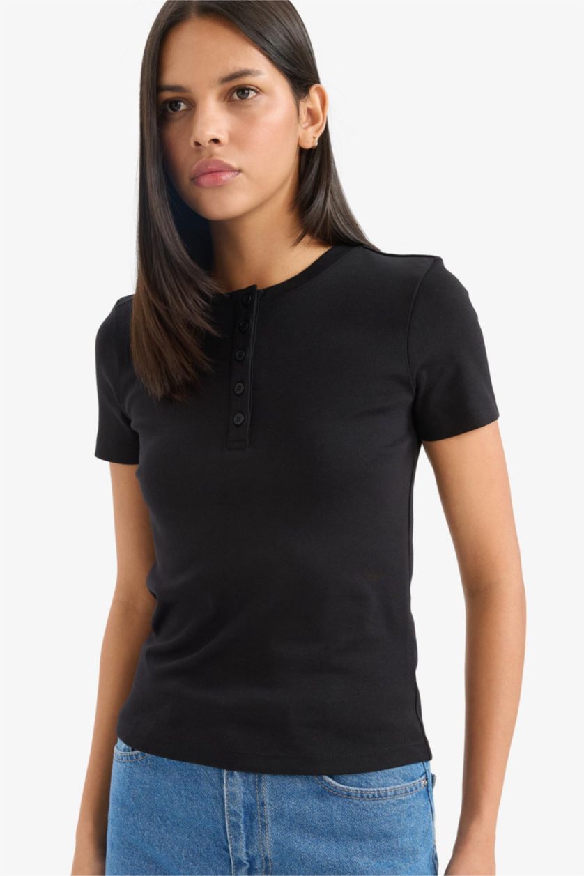 Woman Black Slim Fit Crew Neck Ribbed T-Shirt
