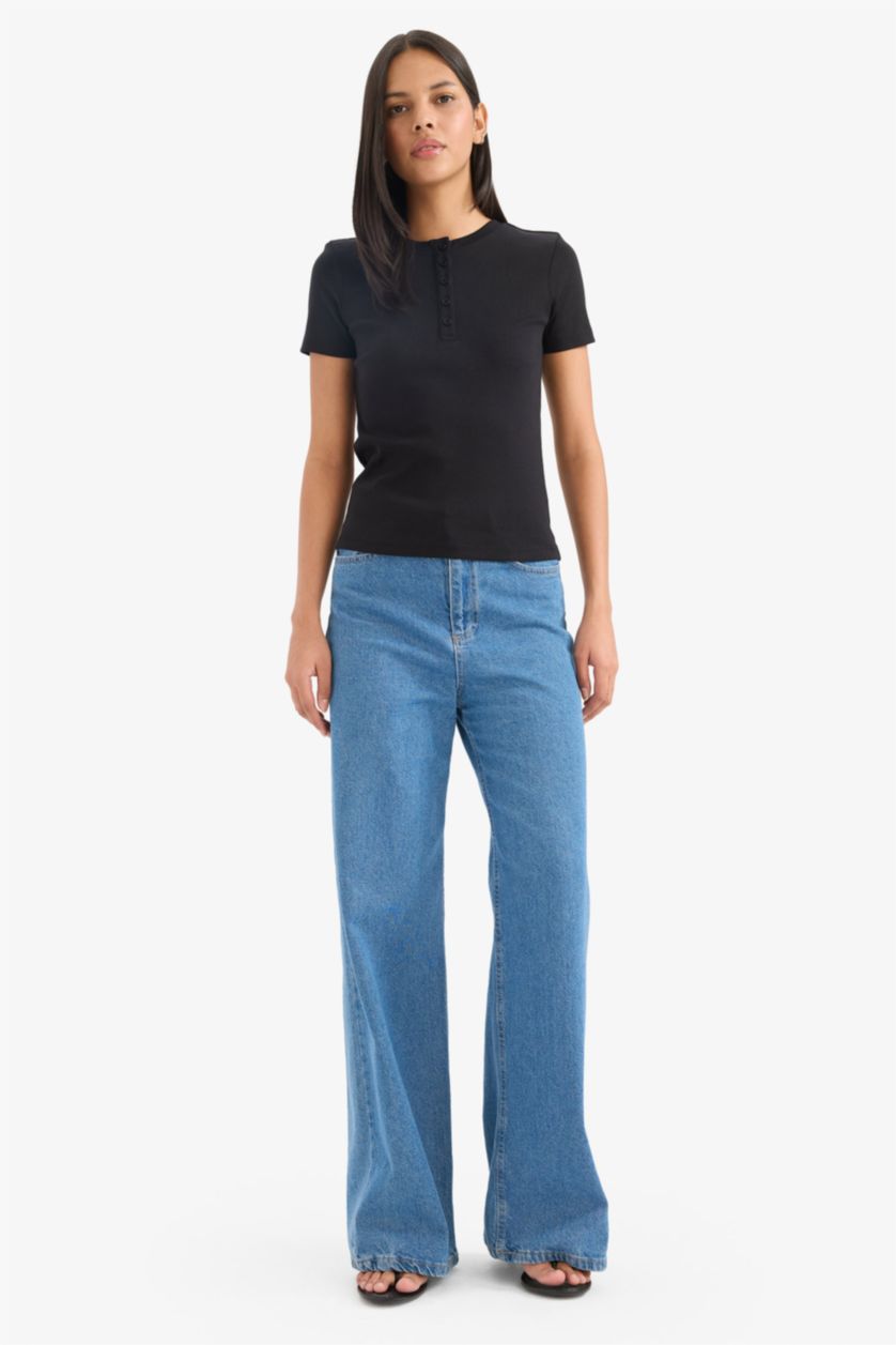 Woman Black Slim Fit Crew Neck Ribbed T-Shirt