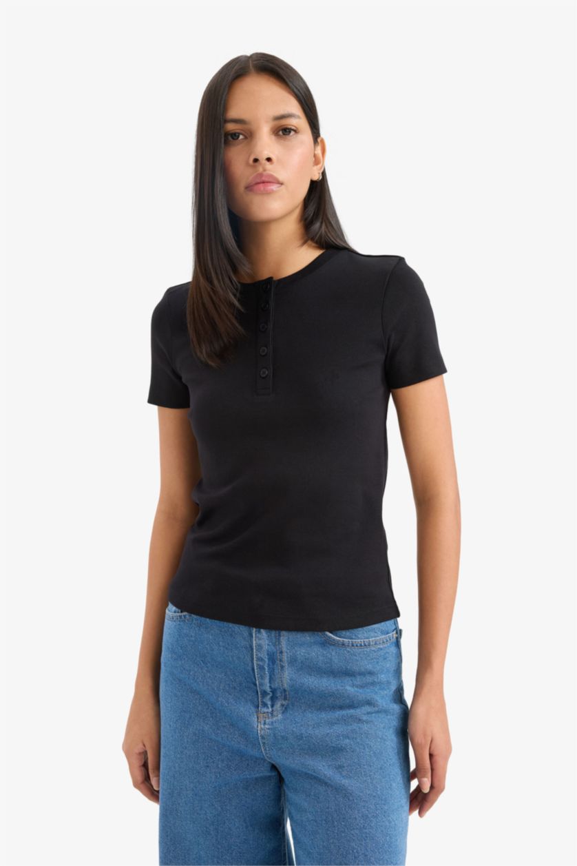 Woman Black Slim Fit Crew Neck Ribbed T-Shirt