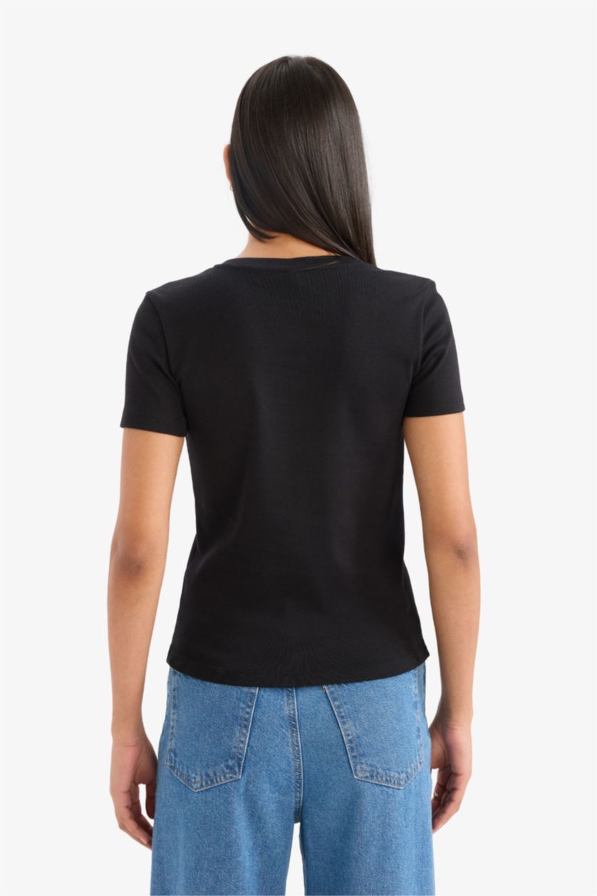 Woman Black Slim Fit Crew Neck Ribbed T-Shirt