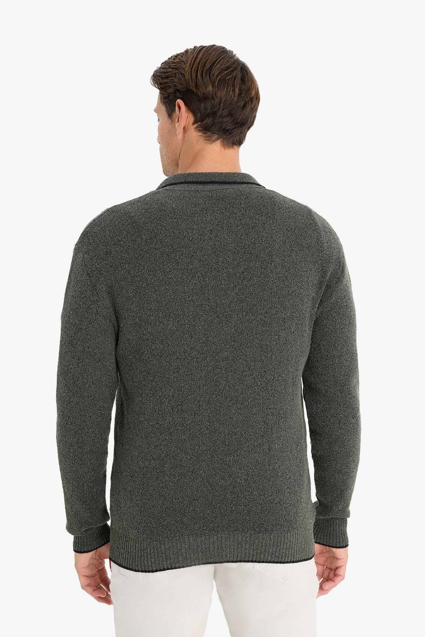 رجال كاكي فاتح بلوز تريكو قصة عادية بياخة بولو