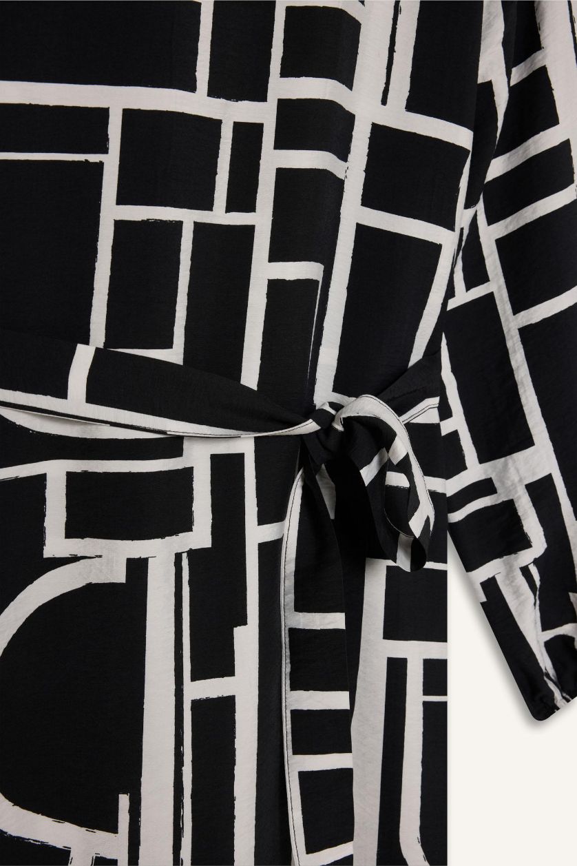 Kadın Siyah Regular Fit Bisiklet Yaka Desenli Kuşaklı Uzun Kollu Maxi Elbise