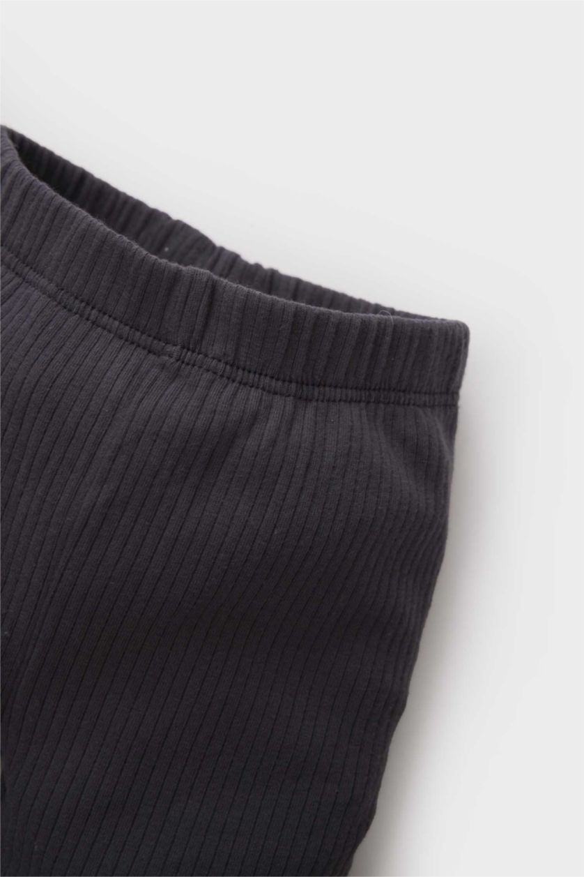 طفل صغير أنثرا بنطلون ولادي مضلع قصة عادية