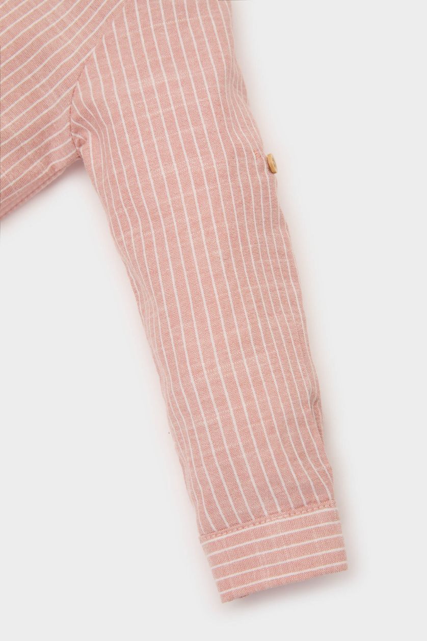 طفل صغير وردي فاتح قميص مخطط اولادي كم طويل قصة عادية