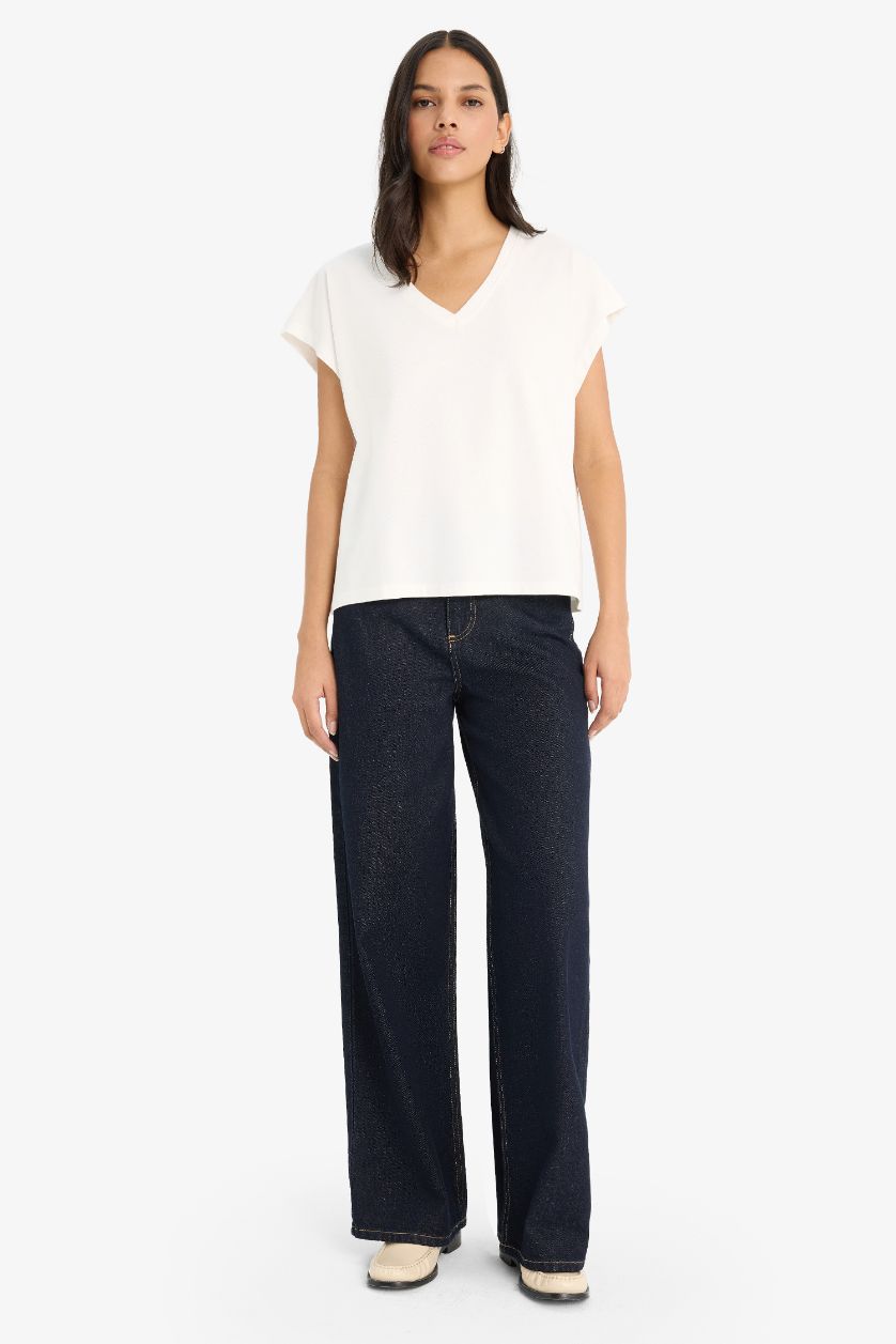 Kadın Ekru 	Regular Fit V Yaka Basic Düz Premium Kolsuz Tişört