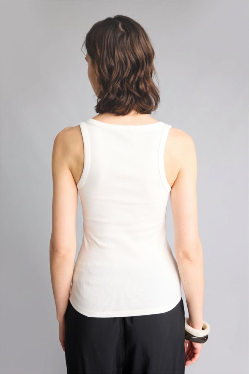 Woman Ecru Slim Fit Basic Camisole Round Collar Tank Top