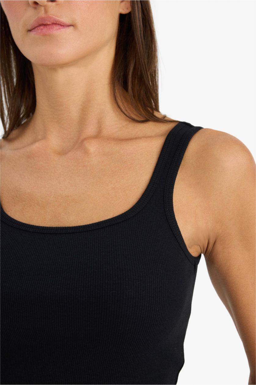 Woman Black Slim Fit Basic Camisole Round Collar Tank Top