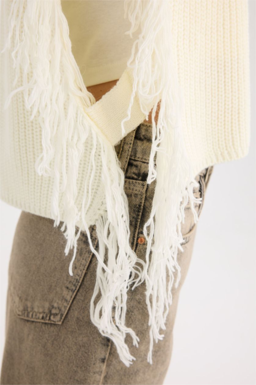 Kadın Ekru Relax Fit Bisiklet Yaka Selanik Püsküllü Triko Süveter