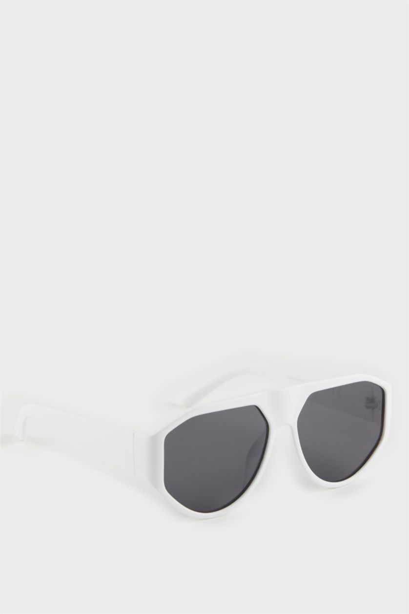 Woman White Woman Round Sunglasses