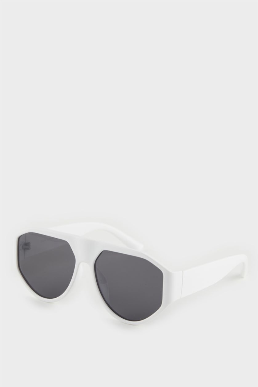 Woman White Woman Round Sunglasses