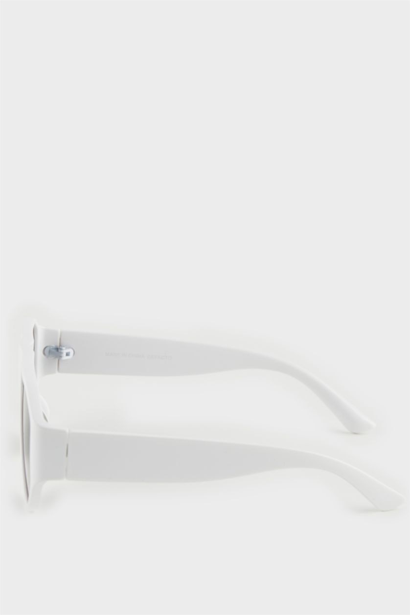 Woman White Woman Round Sunglasses