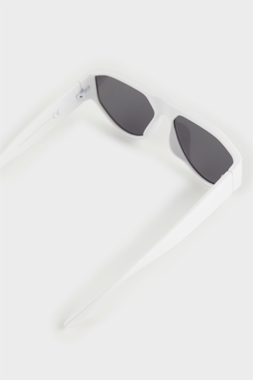 Woman White Woman Round Sunglasses