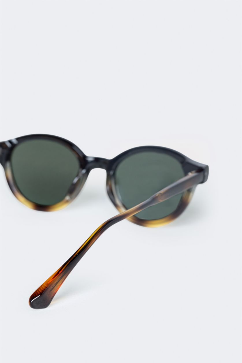 نساء Karma نظارات شمسية نسائية دائرية بإطار بلاستيكي أسود وعدسات سوداء