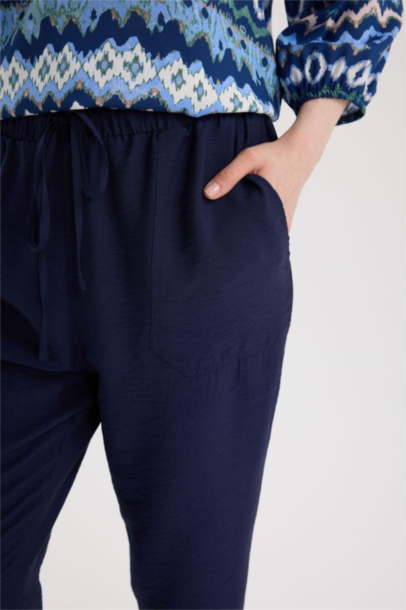 WOMAN NAVY Carrot Fit Regular Hem Trousers