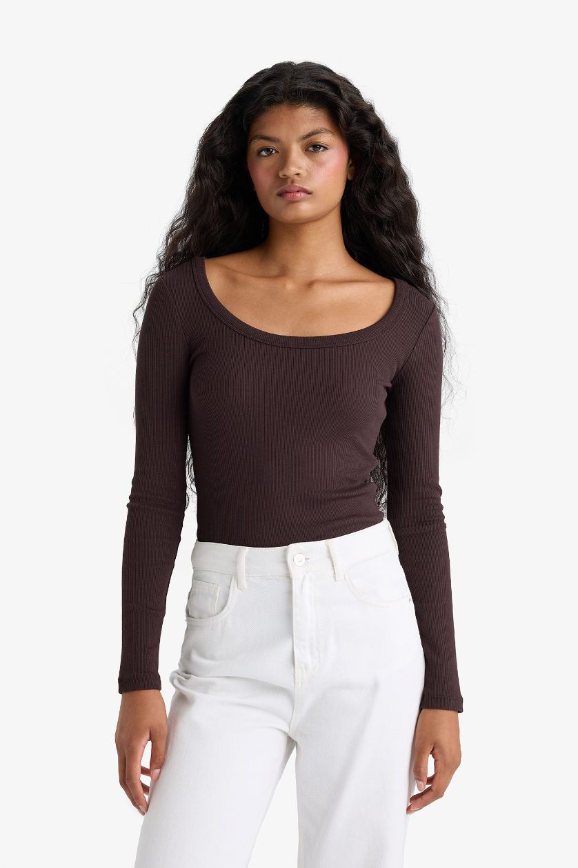 Woman Brown Slim Fit Round Neck Basic Ribbed Camisole T-Shirt