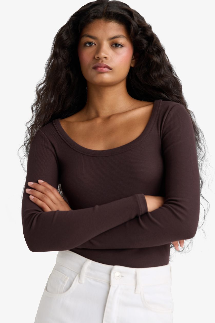 Woman Brown Slim Fit Round Neck Basic Ribbed Camisole T-Shirt