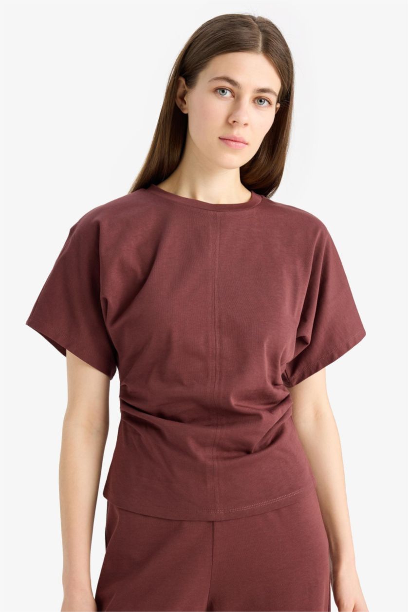 Kadın Bordo Slim Fit Dar Kesim Bisiklet Yaka Drapeli Premium Kısa Kollu Tişört