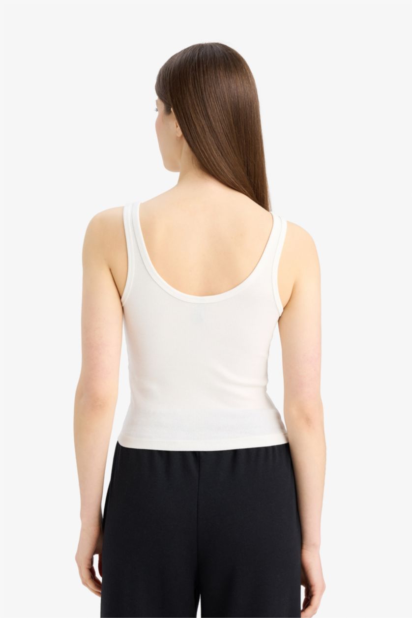 Woman Ecru Slim Fit Basic Camisole Round Collar Tank Top