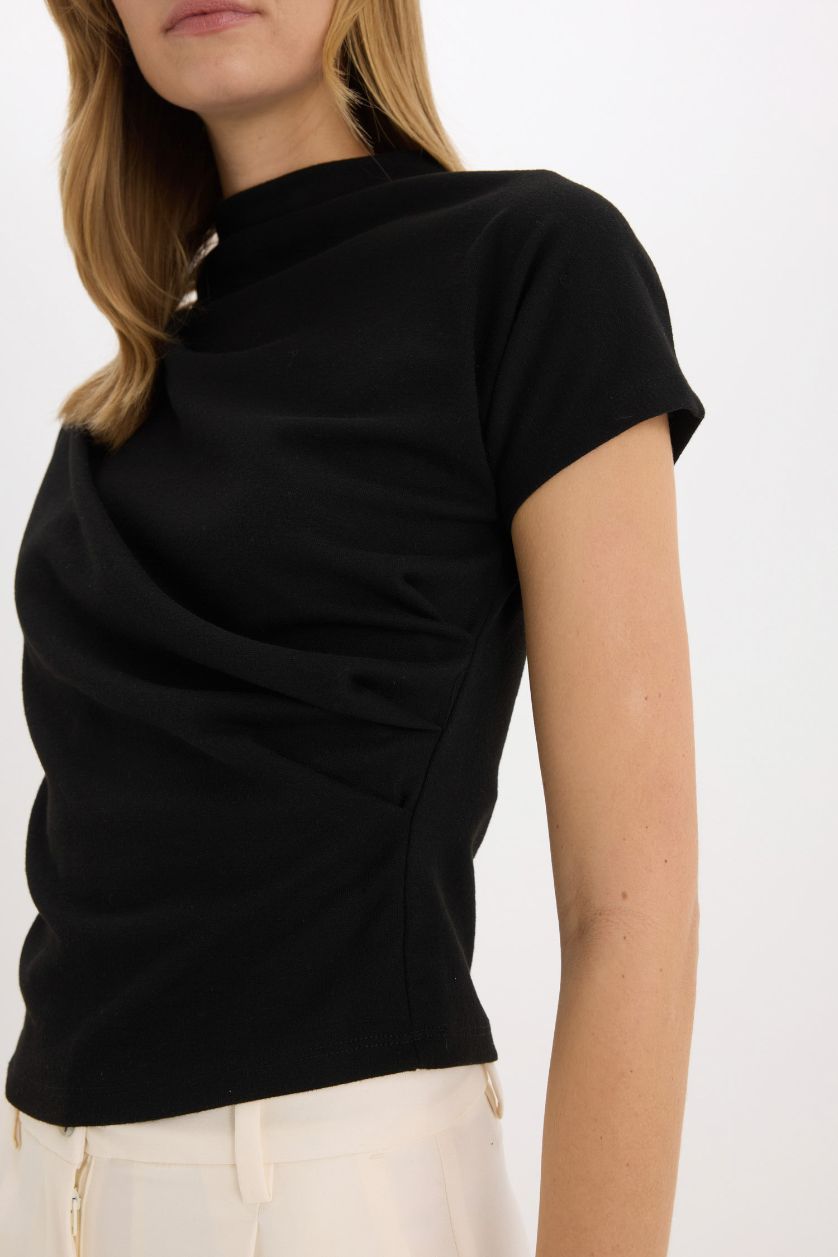 نساء أسود تيشيرت ضيق برقبة مستديرة وأكمام قصيرة