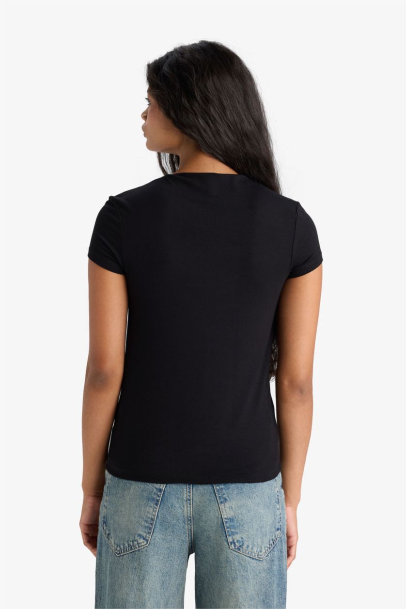 Kadın Siyah Slım Fıt Yarım Balıkçı Yaka Kısa Kollu Tişört