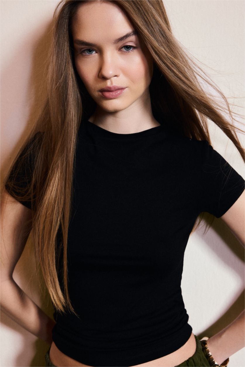 Woman Black Slim Fit Half Turtleneck T-Shirt