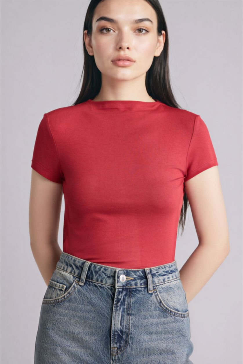 Woman Bordeaux تيشيرت نص ردن سليم فيت وياخة عالية