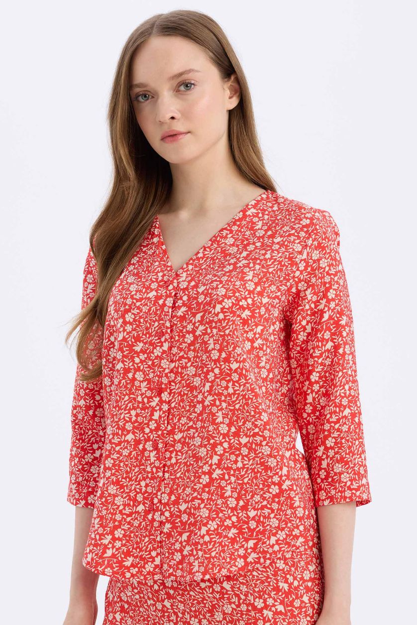 Kadın Kırmızı Regular Fit Desenli V Yaka Yarım Kollu Gömlek