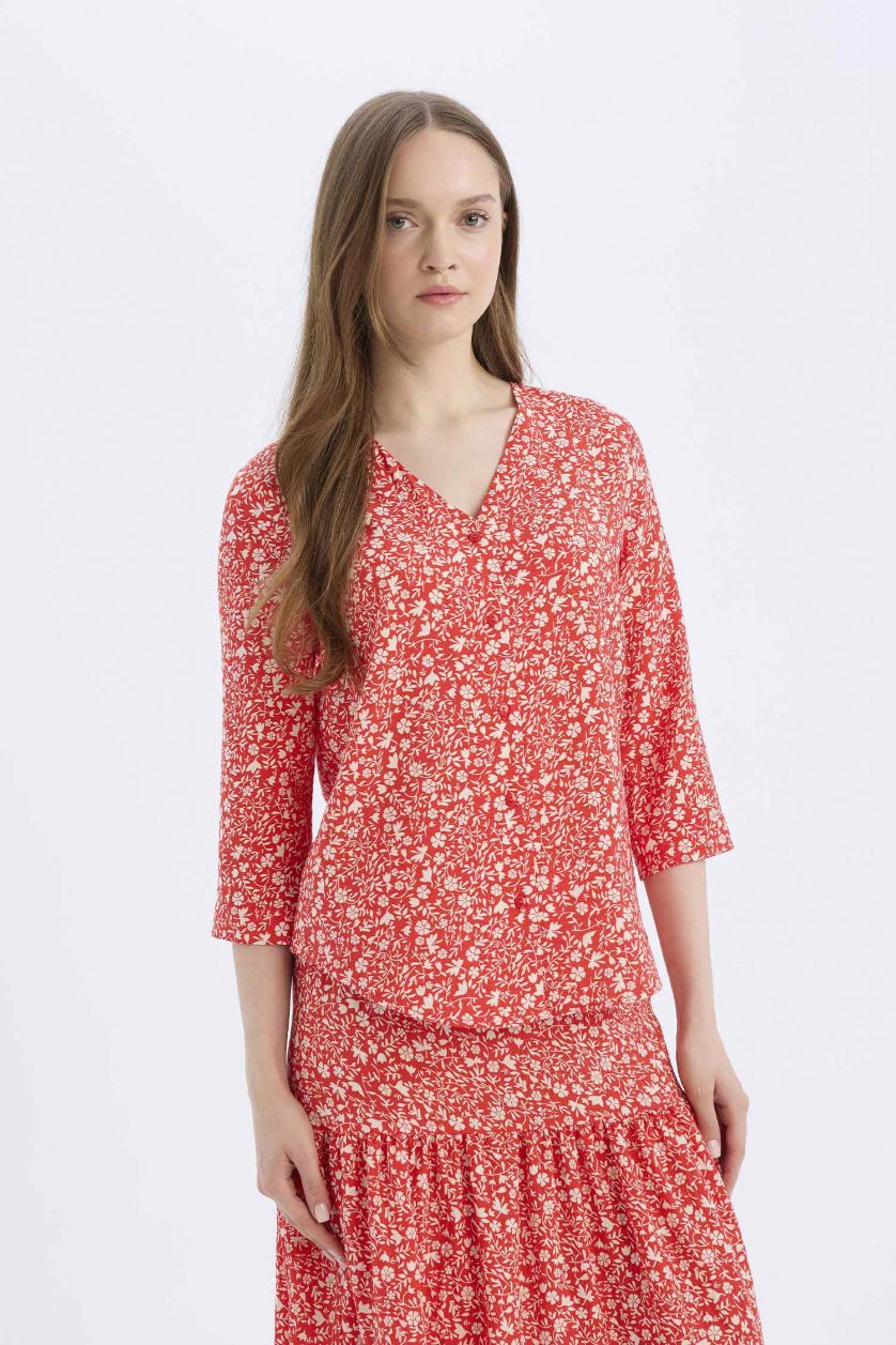 Kadın Kırmızı Regular Fit Desenli V Yaka Yarım Kollu Gömlek