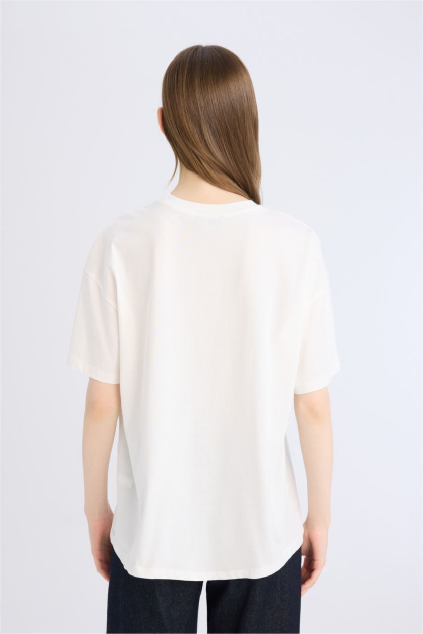 Woman White Oversize Fit Crew Neck Printed T-Shirt