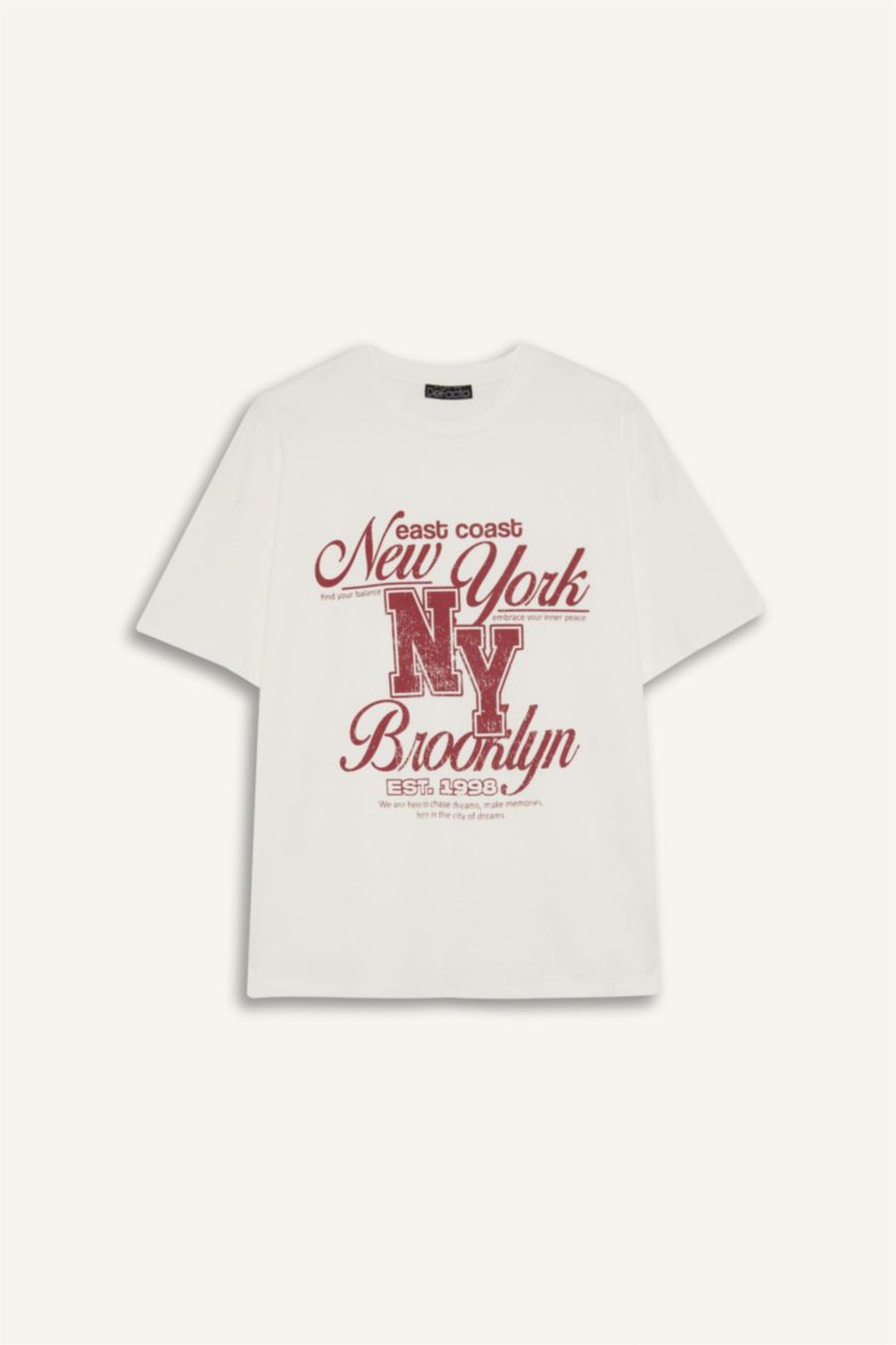 Woman White Oversize Fit Crew Neck Printed T-Shirt