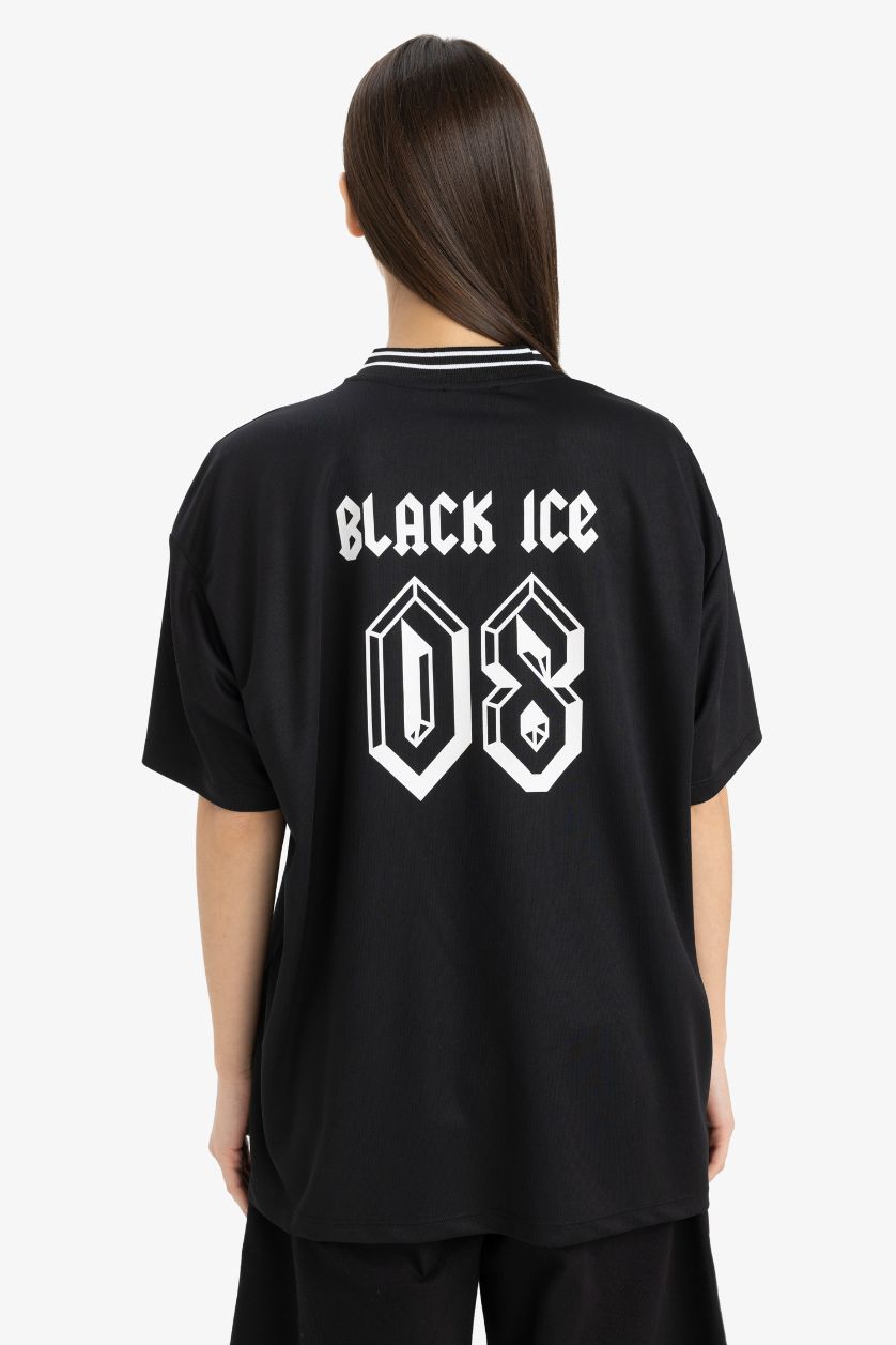 Kadın Siyah AC/DC Oversize Geniş Kalıp V Yaka Sırt Baskılı Kısa Kollu Tişört