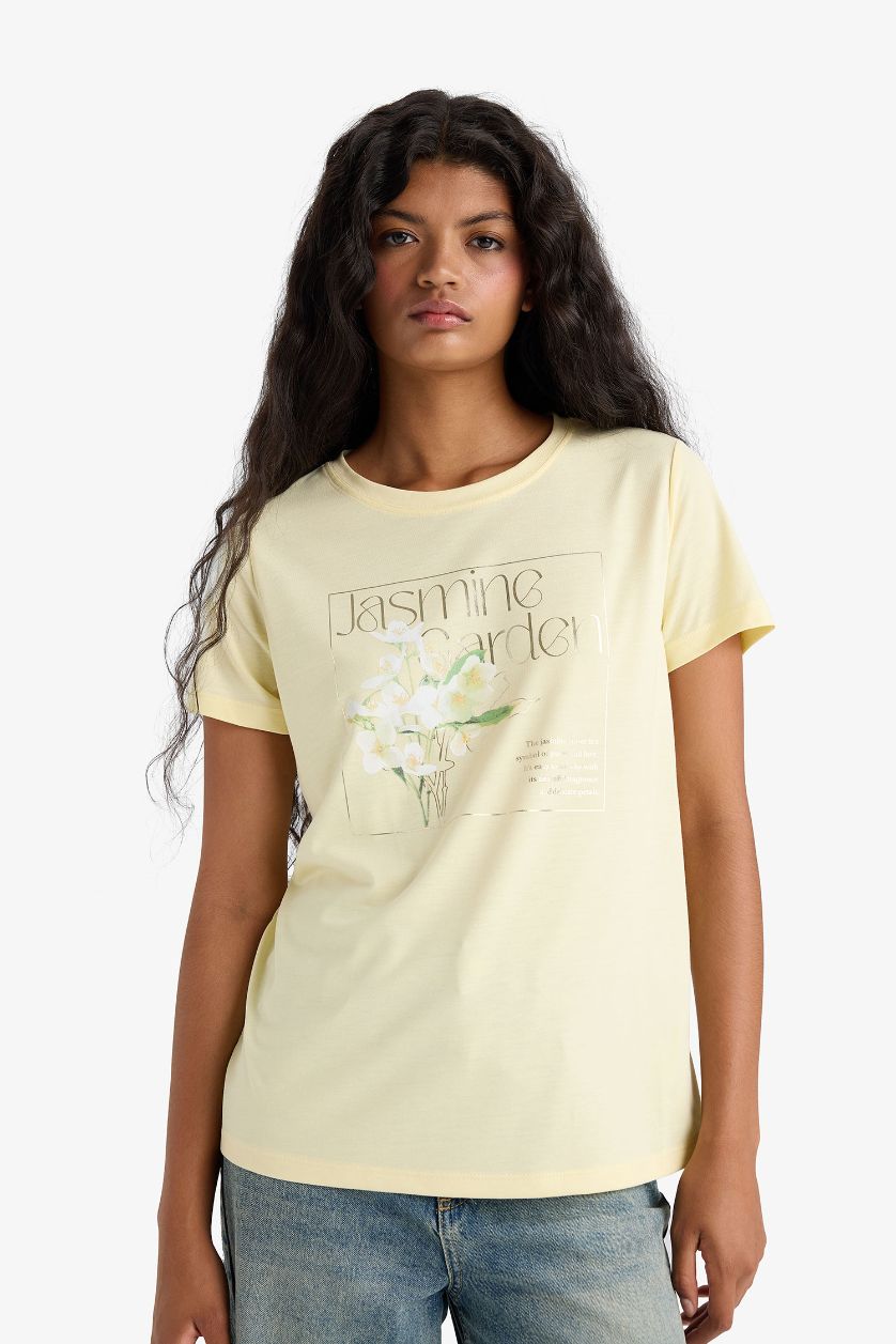 نساء أصفر فاتح تيشيرت نص كم مطبوع قصة عادية برقبة مستديرة