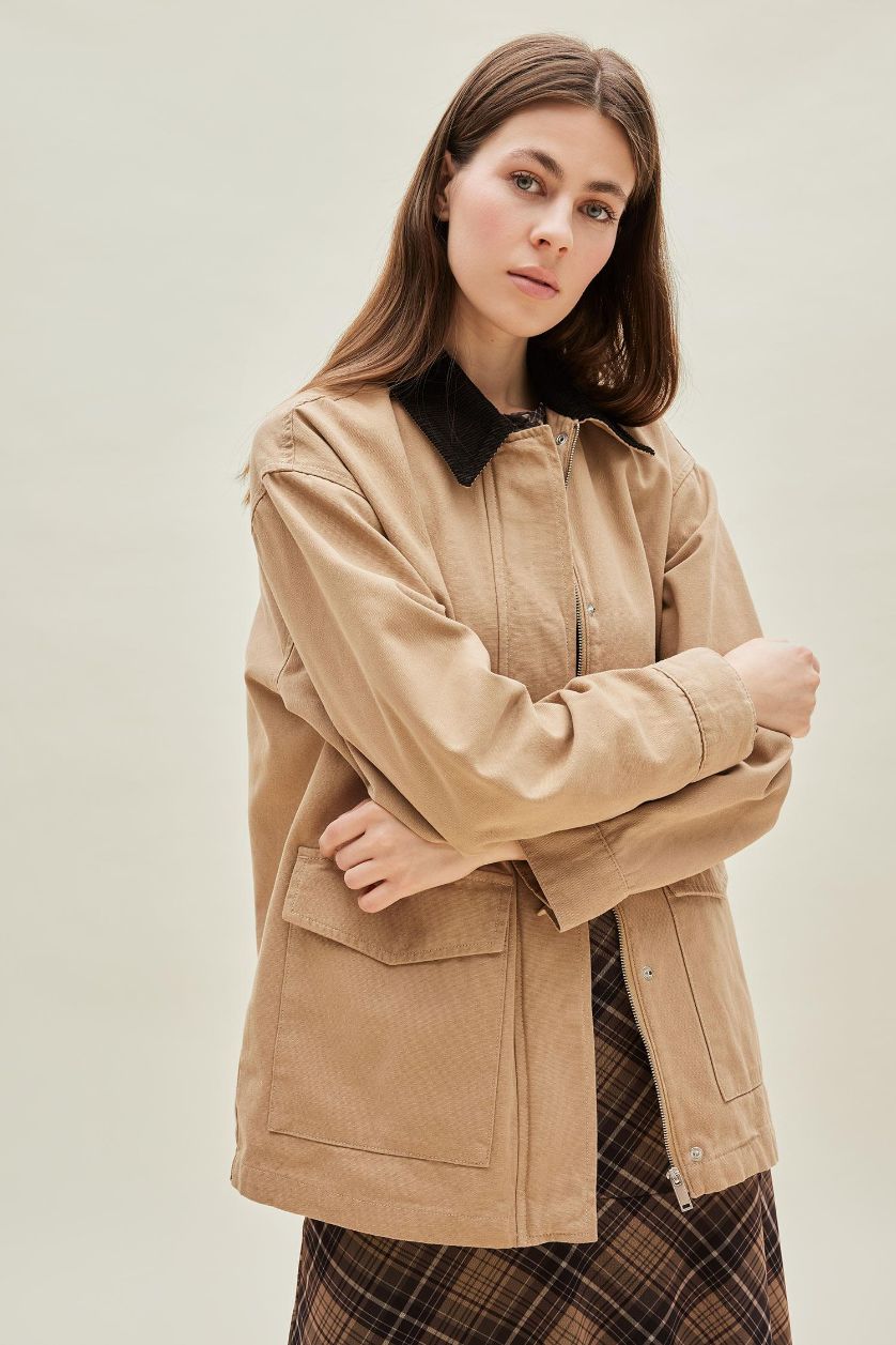 Kadın Bej %100 Pamuk Regular Fıt Kontrast Yakalı Cepli Mevsimlik Ceket Mont
