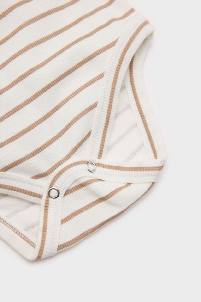 مولود ذكر بني فاتح طقم أولاد من بودي مضلع مخطط برقبة مستديرة و سروال بخصر مطاطي