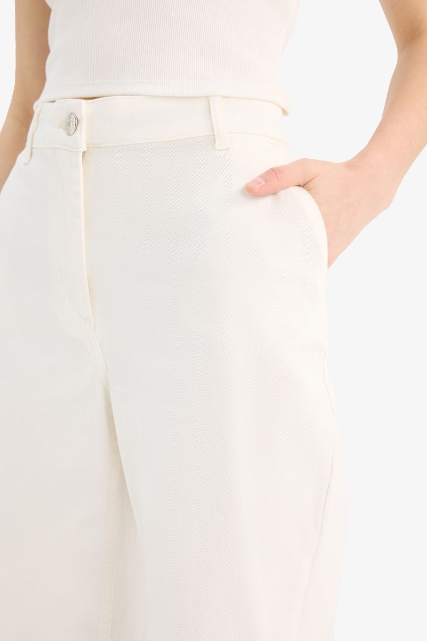 FEMME Écru Pantalon en gabardine large à taille normale et poches