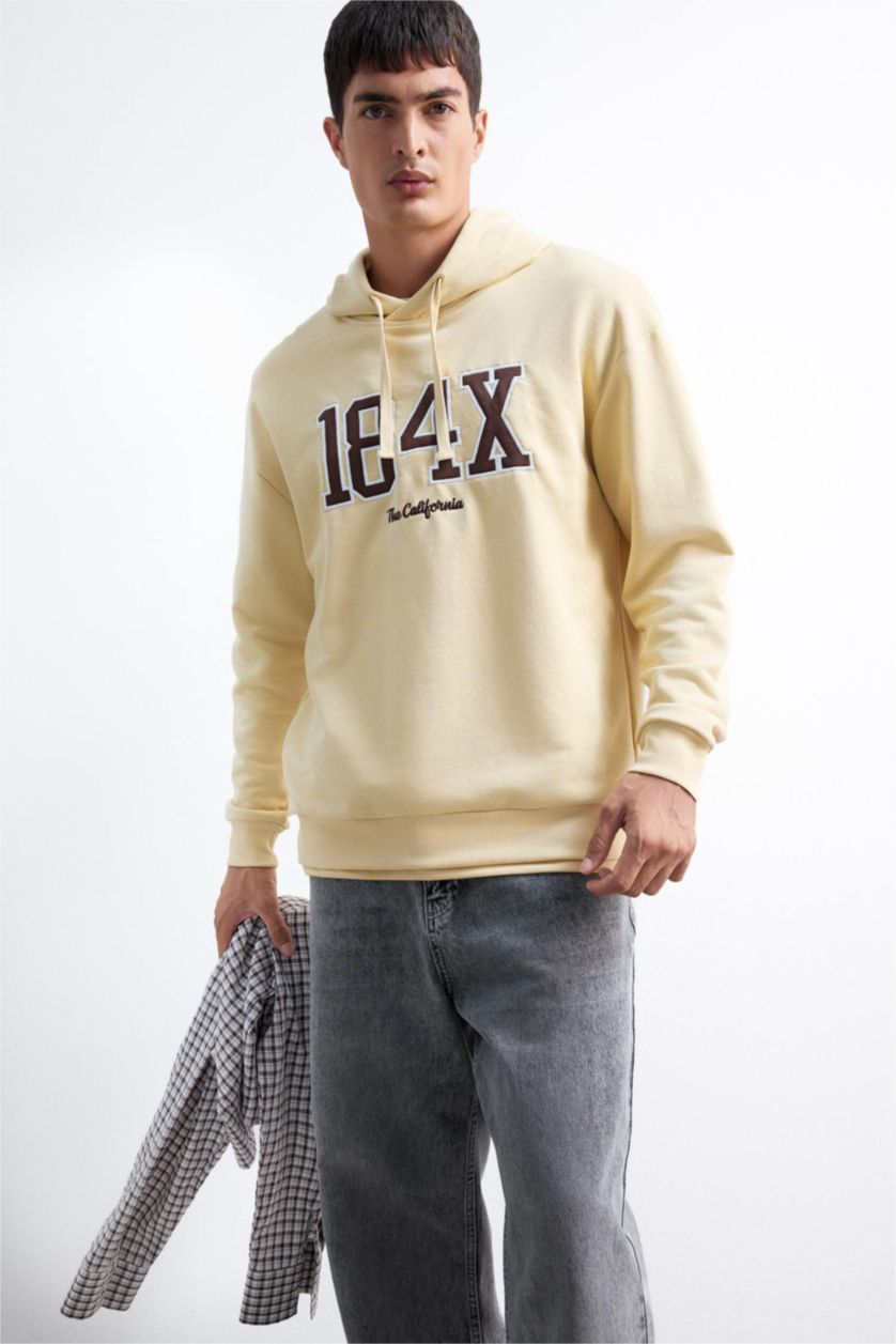 Erkek Açık Bej Boxy Fıt Kapüşonlu Baskılı Sweatshirt