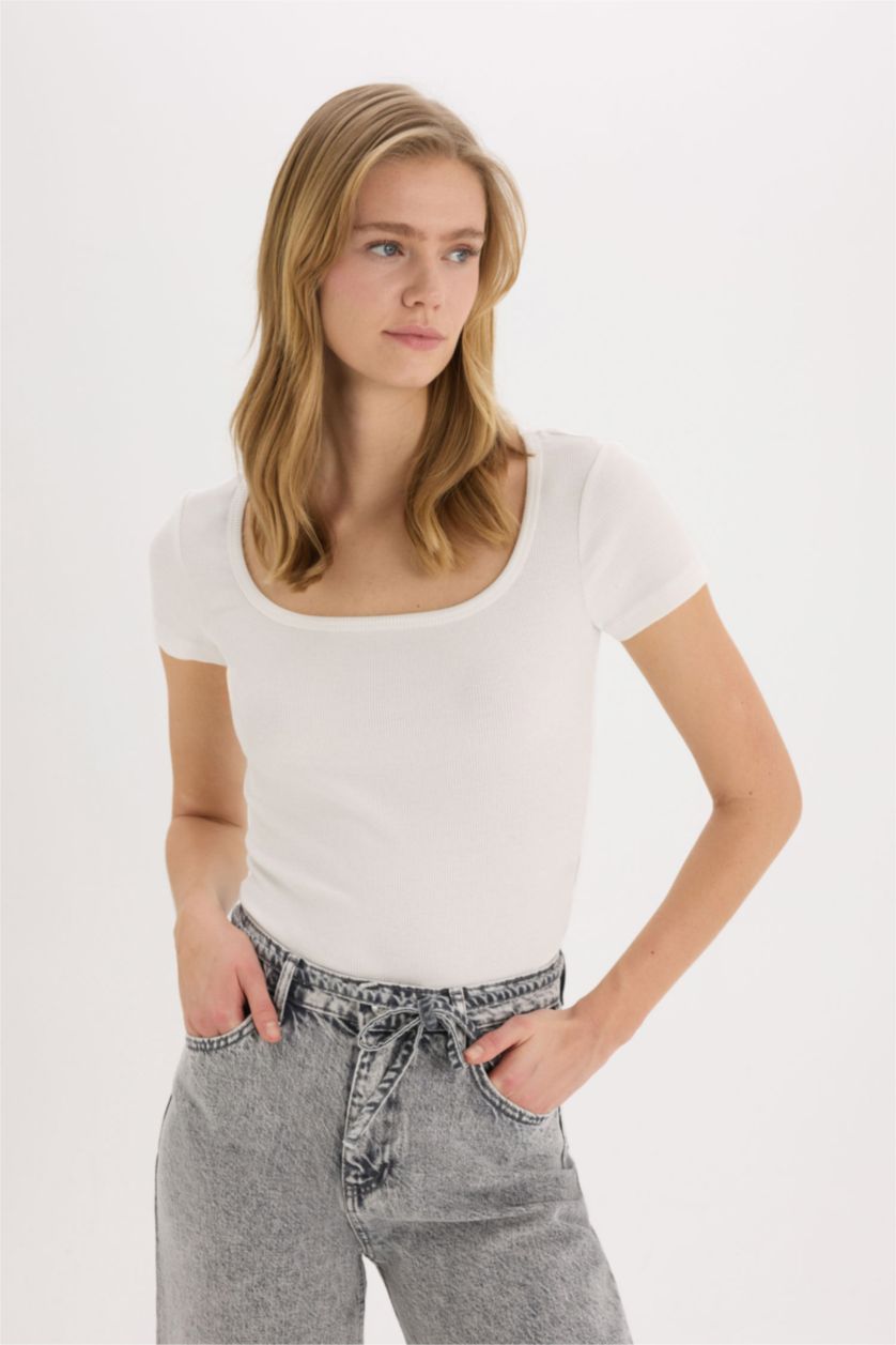 نساء بيج فاتح بودي نص كم سليم برقبة مستديرة وأزرار