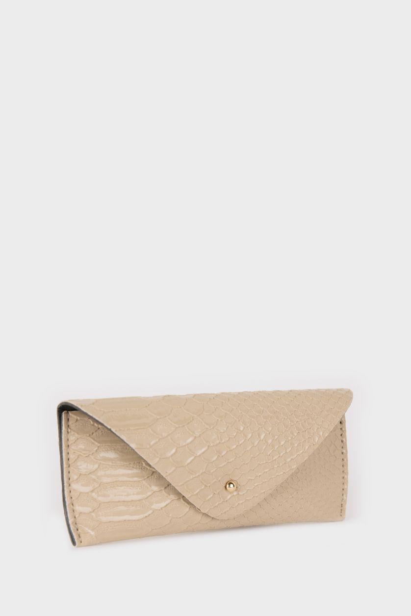 Woman Stone Woman Snakeskin Patterned Sunglasses Case