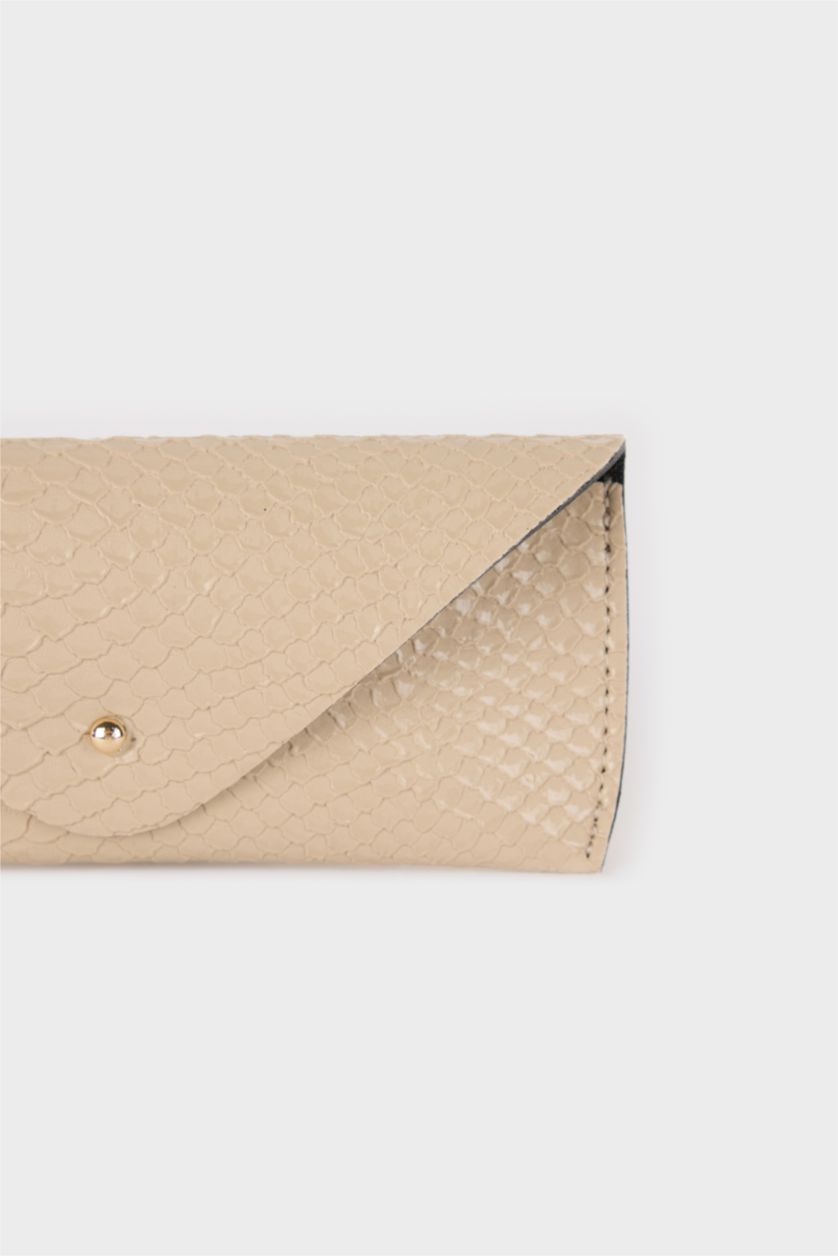 Woman Stone Woman Snakeskin Patterned Sunglasses Case