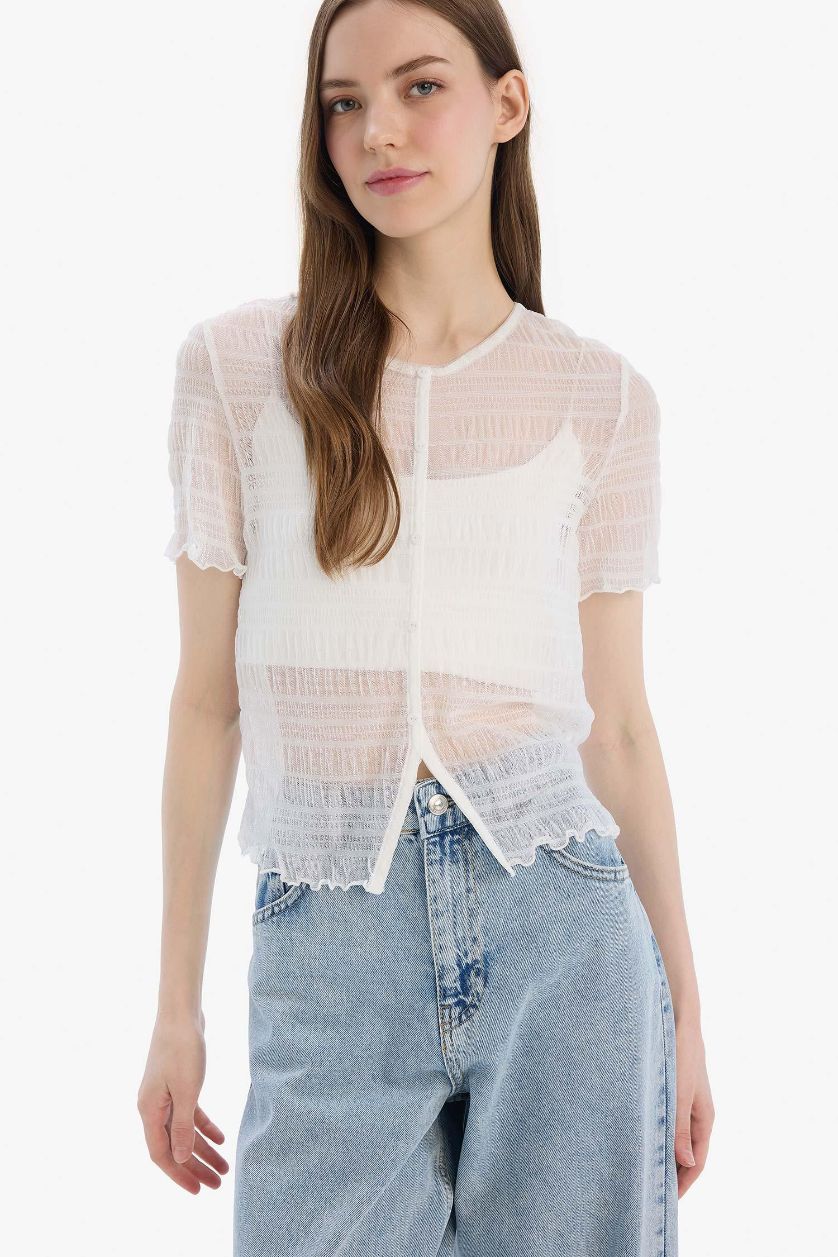 Kadın Kırık Beyaz Fitted Bisiklet Yaka Tül Kısa Kollu Beyaz Bluz