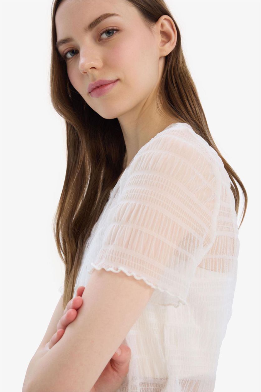 Kadın Kırık Beyaz Fitted Bisiklet Yaka Tül Kısa Kollu Beyaz Bluz