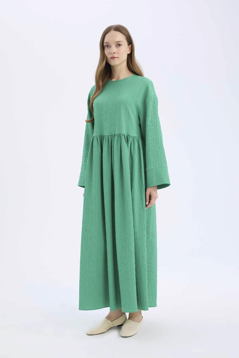 Kadın Yeşil 	Regular Fit Bisiklet Yaka Gofre Dokulu Uzun Kollu Maxi Elbise