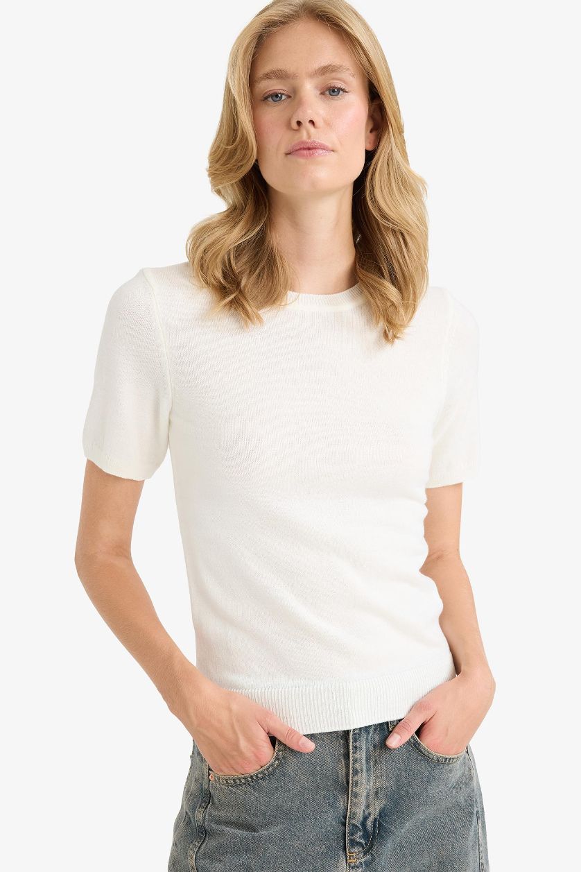 FEMME Écru Pull manches courtes en tricot à col rond Coupe régulière