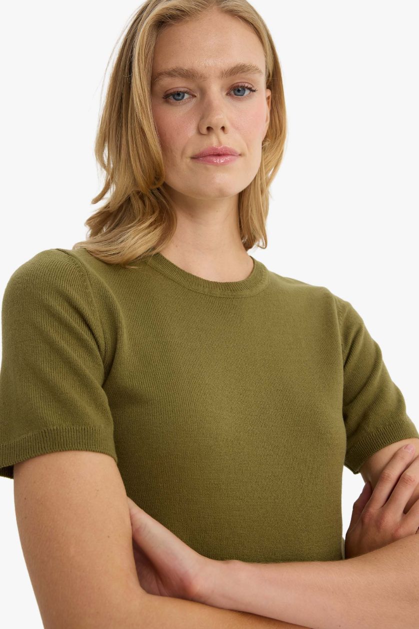 WOMAN Khaki Regular Fit Crew Neck Short Sleeve Knit Pullover