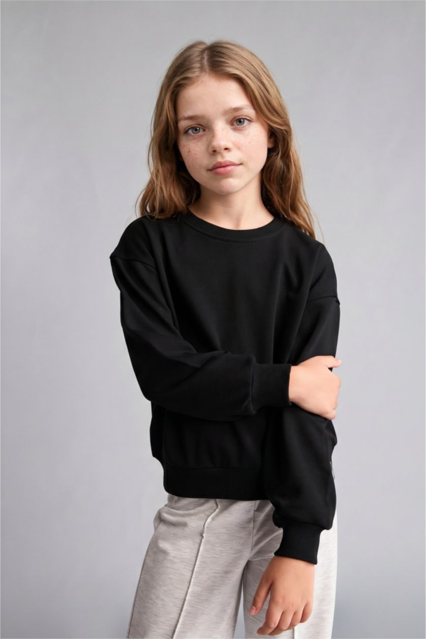 Young Girls - Teen Girls Black Relax Fit Crew Neck Sweatshirt