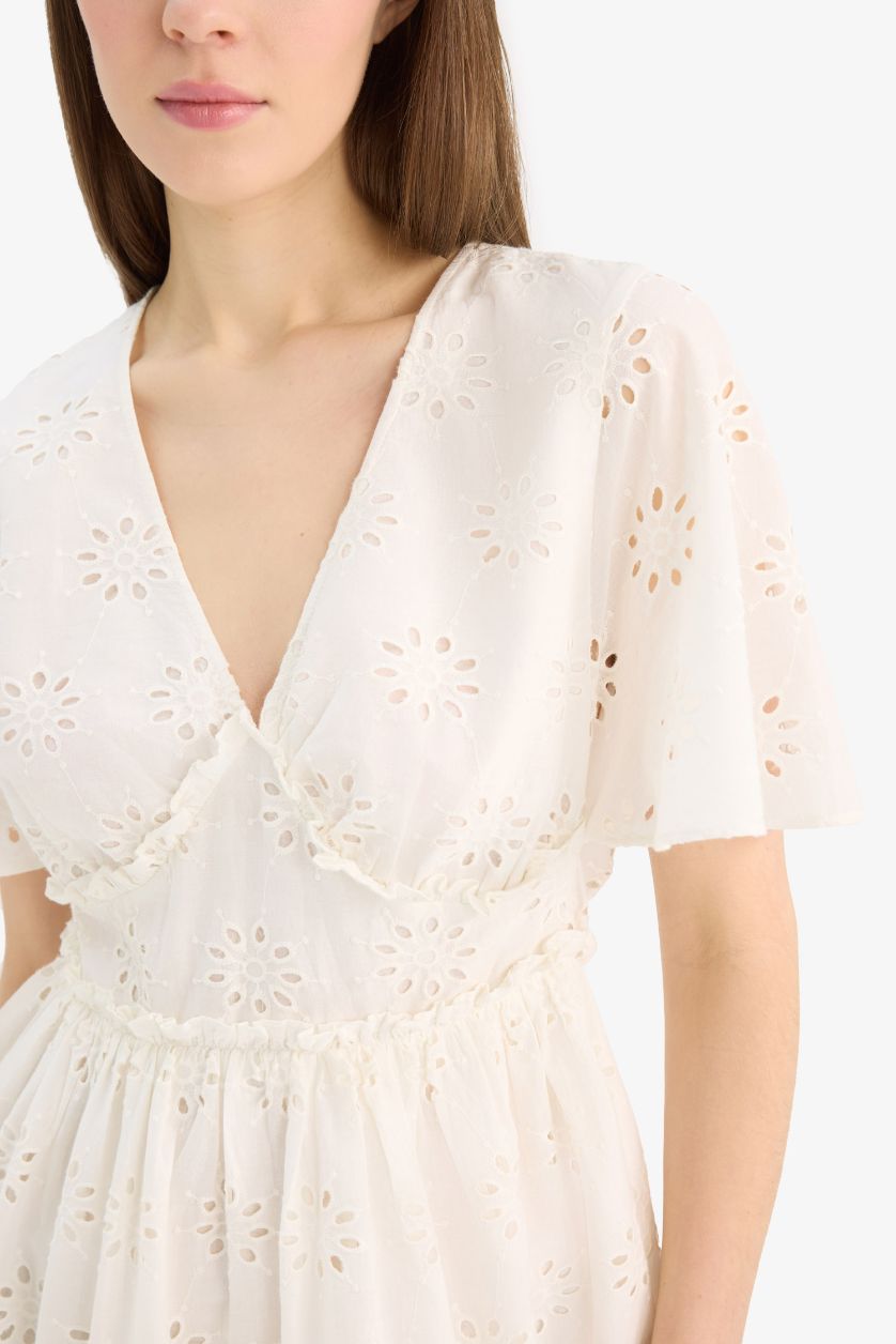 Kadın Kırık Beyaz V Yaka Pamuklu Kısa Kollu Mini Elbise