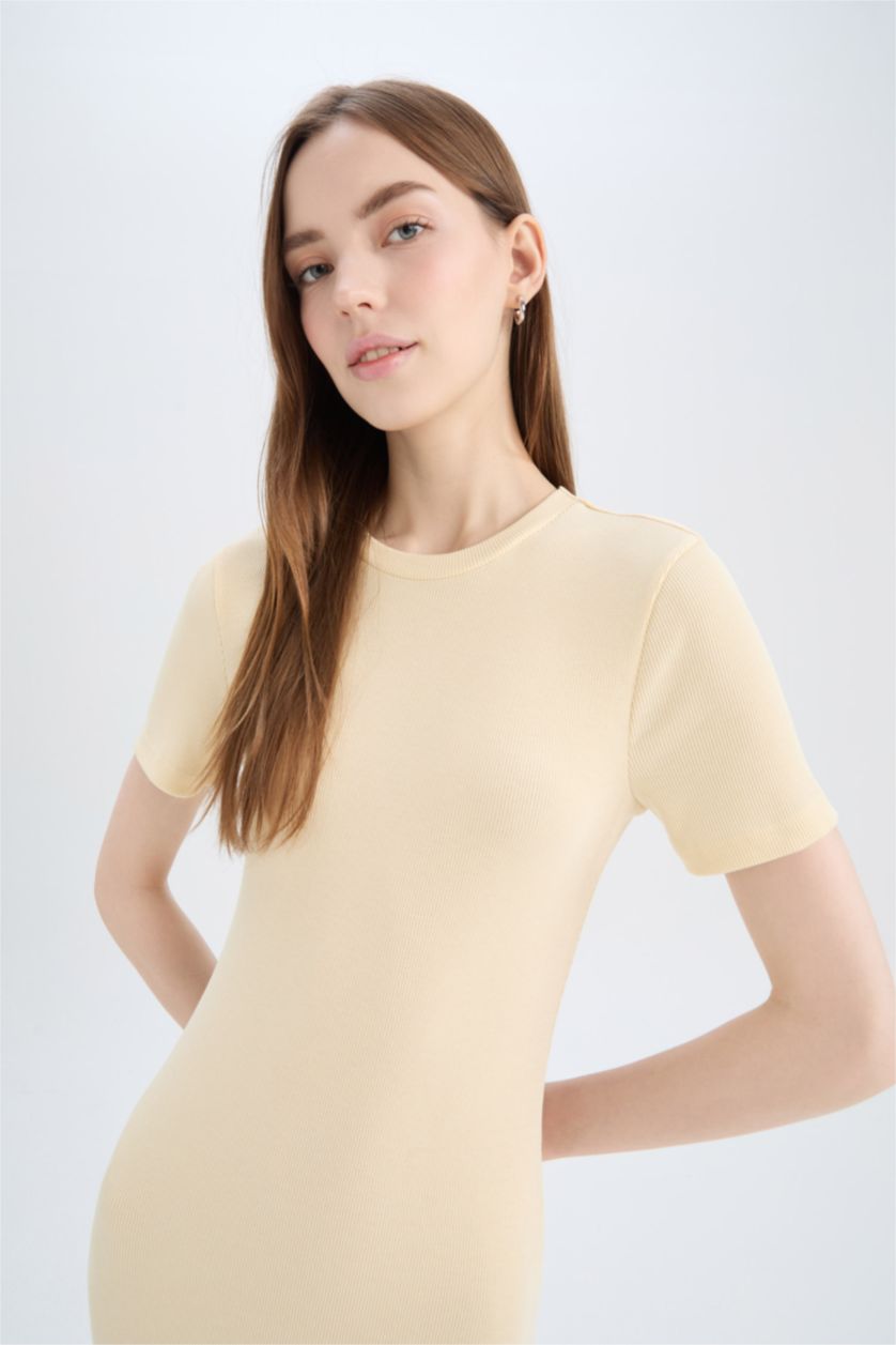 Woman Light Yellow Bodycon Crew Neck Camisole Midi Dress
